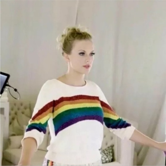 Taylor Swift Marc Jacobs Rainbow Sweater 🌈 - Picture 16 of 16